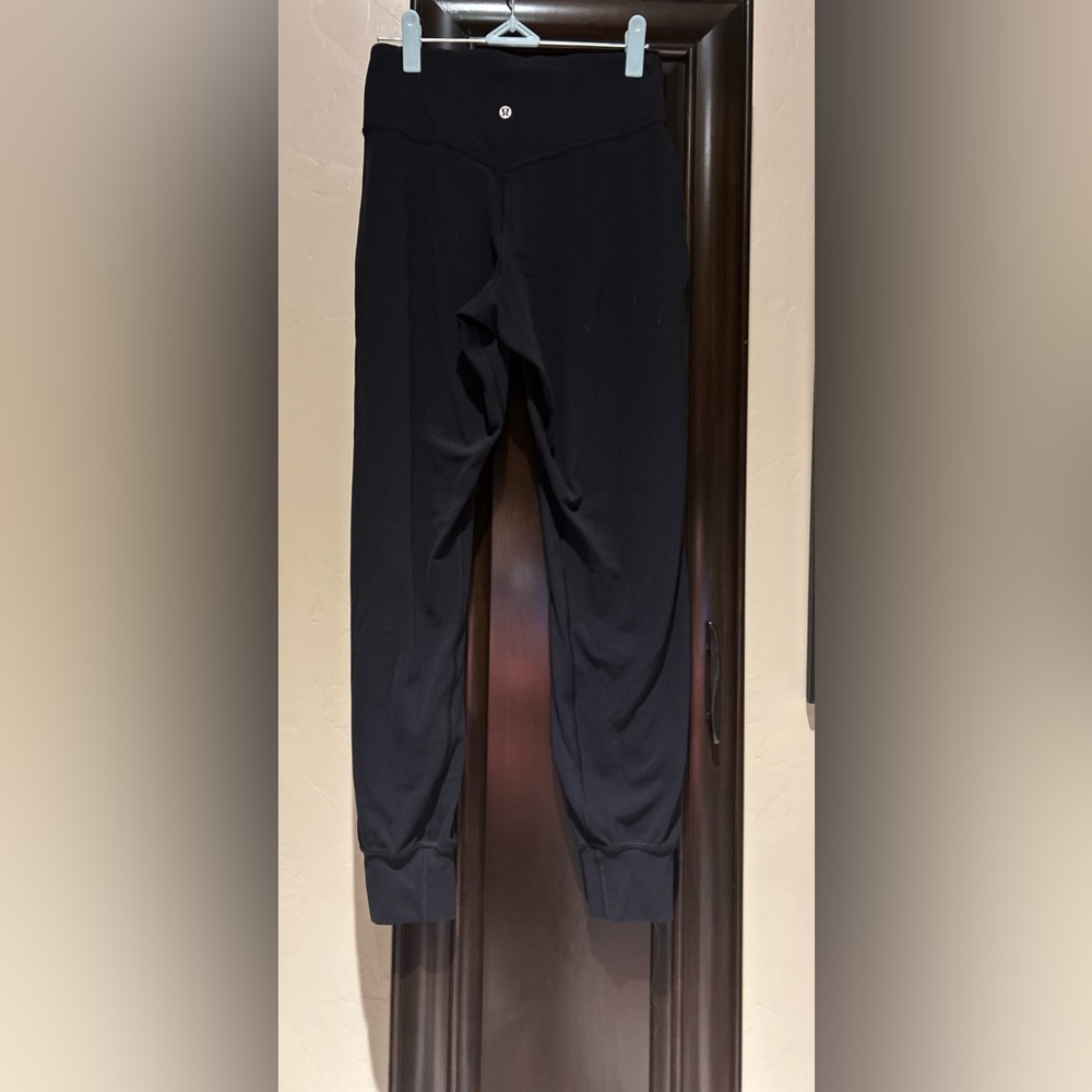 Excellent condition-  Lululemon jogger size 4!